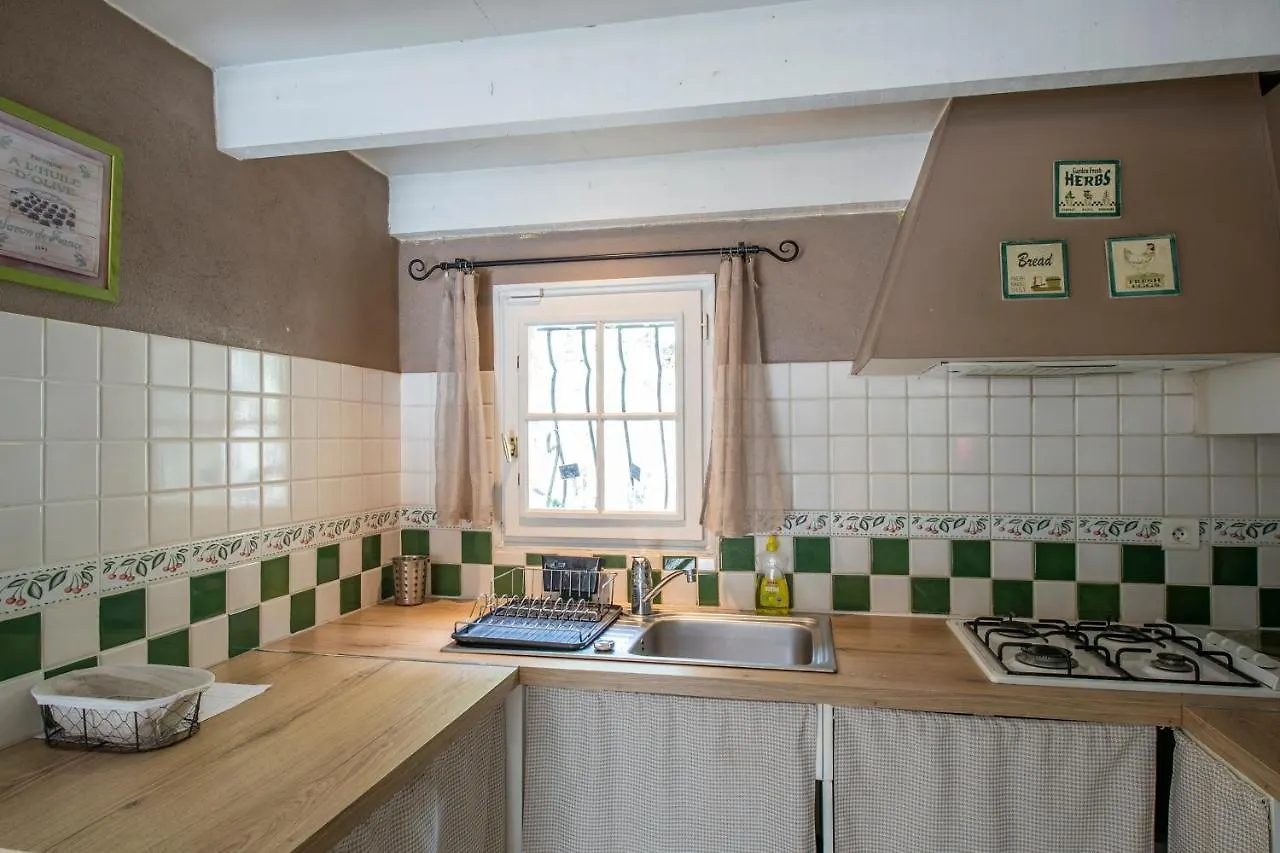 Mas Seraphin L'Isle-sur-la-Sorgue Guest house