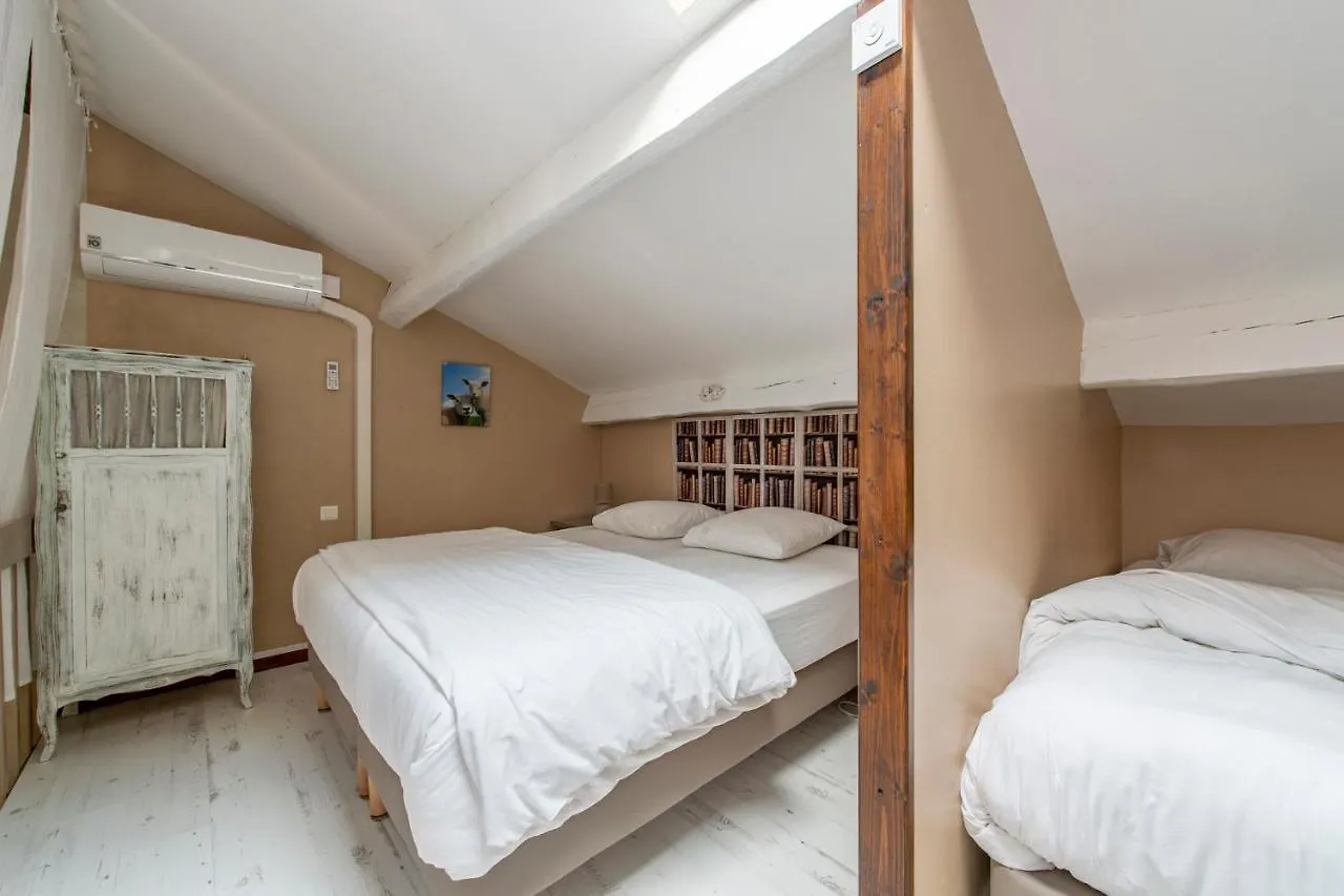 Mas Seraphin L'Isle-sur-la-Sorgue Guest house